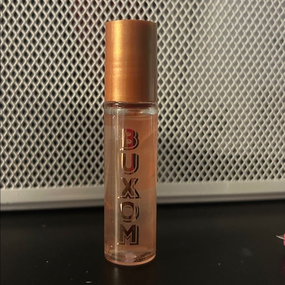 Buxom Summer Babe Plumping Lip Oil in the shade Beaming - Picture 4 of 4